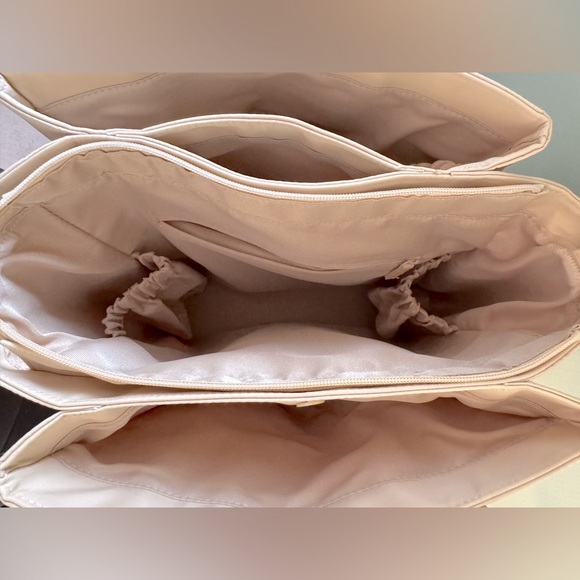 Béis The Commuter Tote in Beige - Picture 4 of 5